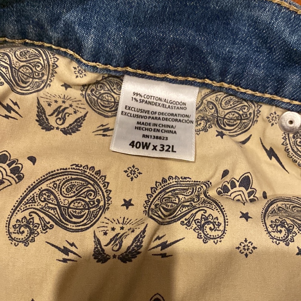 Moonshine Spirit Men’s Jeans by Brad Paisley - Picture 4 of 5